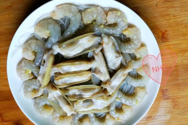 蒜蓉粉丝蛏子蒸虾仁的做法图解5