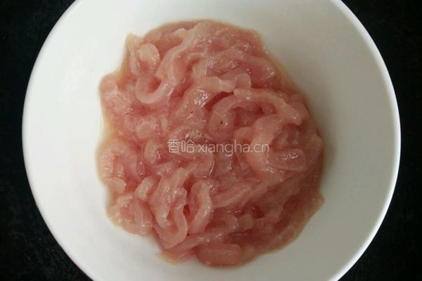 青红椒肉丝的做法图解1