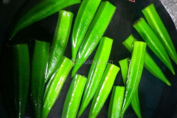 蚝油凉拌秋葵的做法图解1