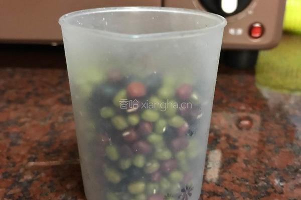 三豆饮的做法图解1