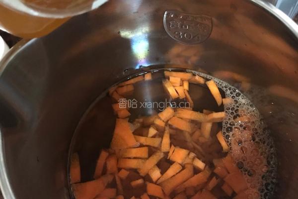 鲜榨胡萝卜汁的做法图解2