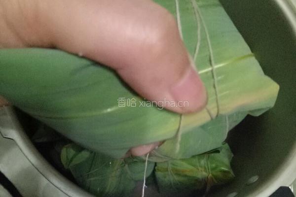 红豆蜜枣粽子的做法图解2