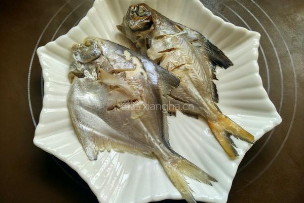 清蒸鲳鱼的做法图解3