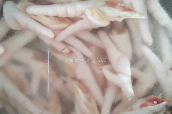 酸辣泡凤爪的做法图解3