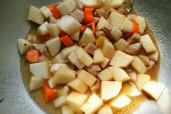 白萝卜炖肉丁的做法图解8
