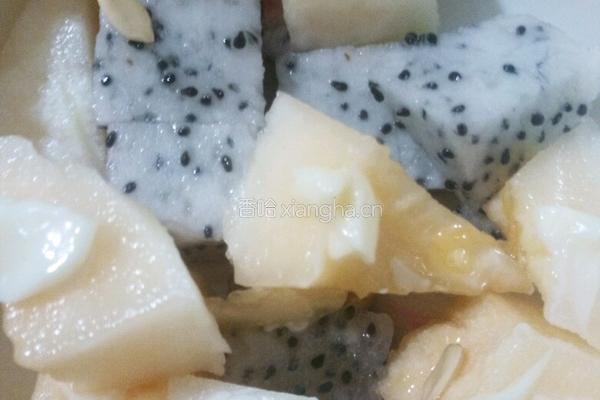 火龙果梨瓜沙拉的做法图解3