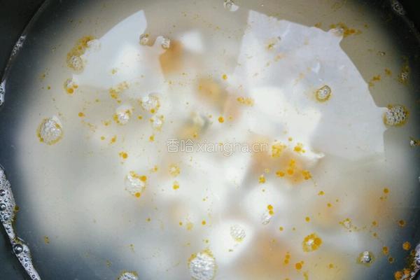 芹菜鸭蛋粥的做法图解3