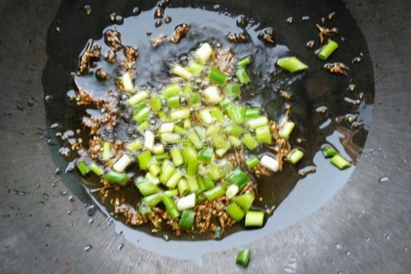芹菜鸭蛋粥的做法图解8