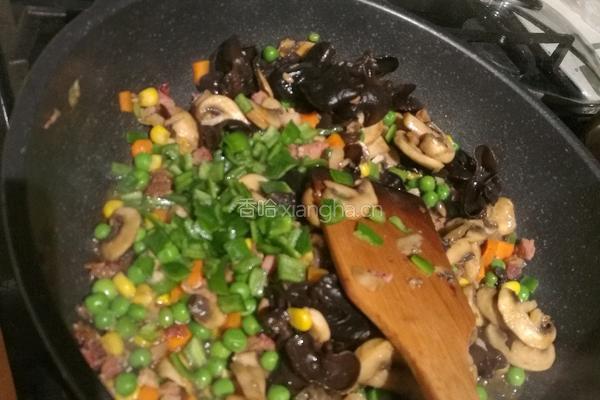 口蘑豌豆炒木耳的做法图解8