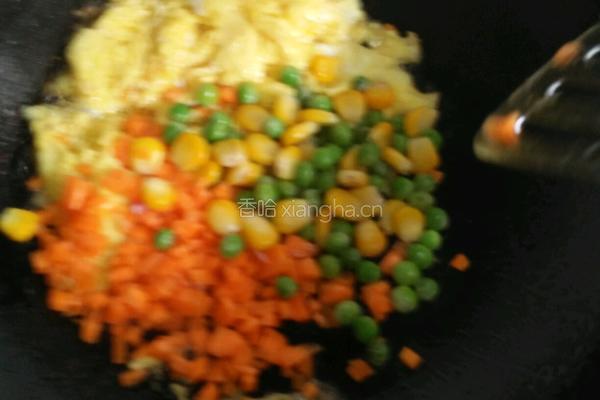 鸡蛋培根炒饭的做法图解5