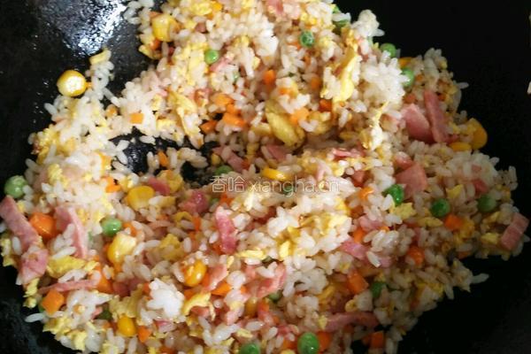 鸡蛋培根炒饭的做法图解7