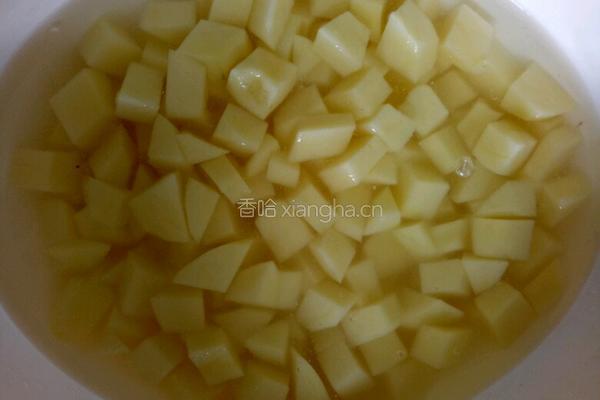 五花肉土豆的做法图解2