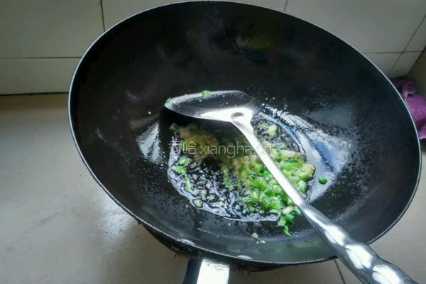 番茄炒油豆腐的做法图解3
