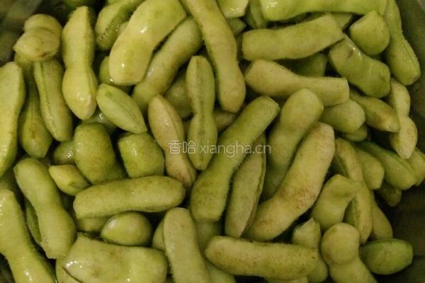 水煮五香毛豆的做法图解2