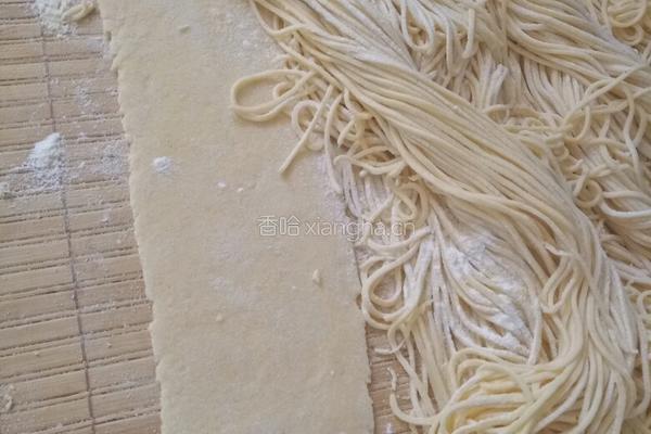 玉米面面条的做法图解3
