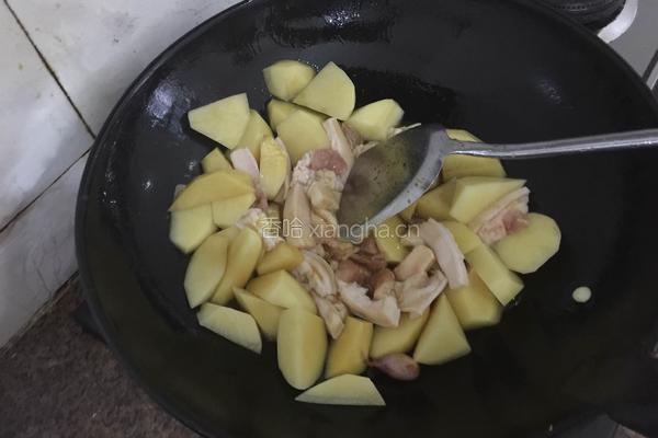 红烧土豆的做法图解3