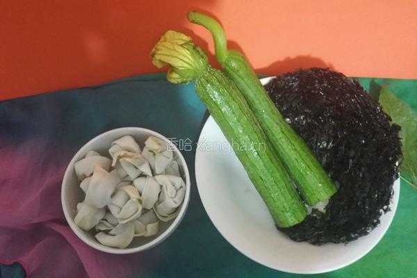 小馄饨爱上瓜娃子～清汤馄饨的做法图解1