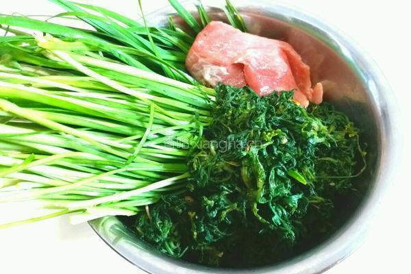 荠菜韭菜猪肉馅的做法图解1