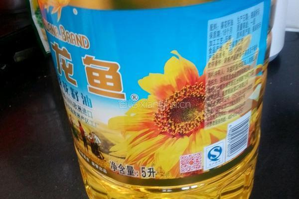 油炸面食猫耳朵的做法图解2