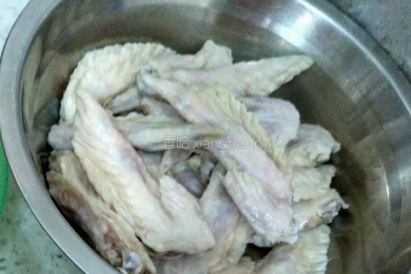 土豆闷鸡翅尖的做法图解3