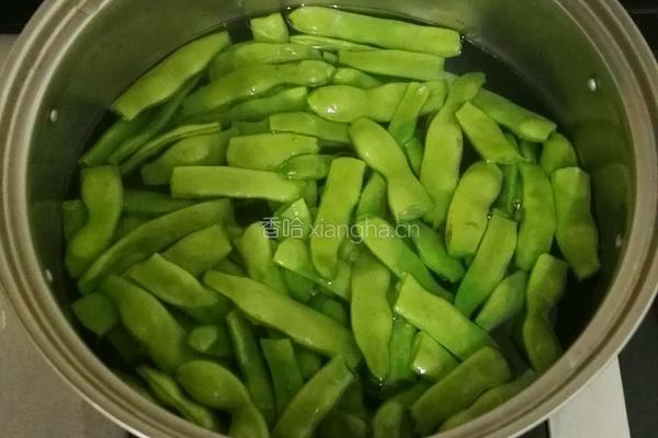四季豆炒肉的做法图解1