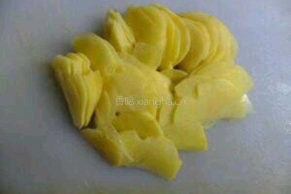 土豆片回锅肉的做法图解2