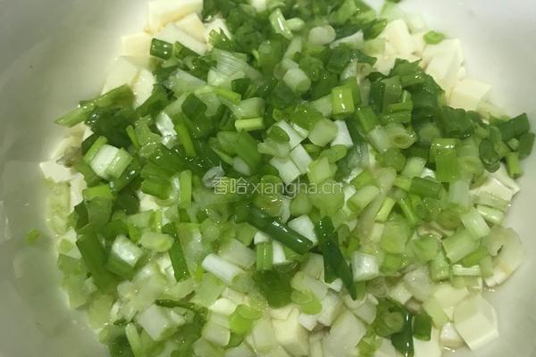 小葱拌豆腐的做法图解3
