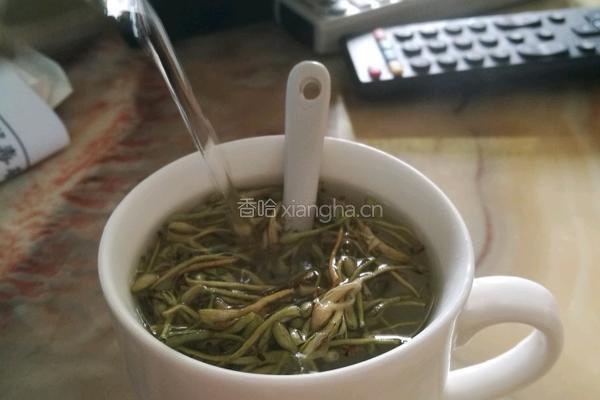 金银花茶的做法图解2