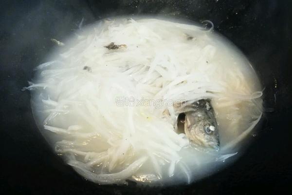 萝卜丝鲫鱼汤的做法图解6