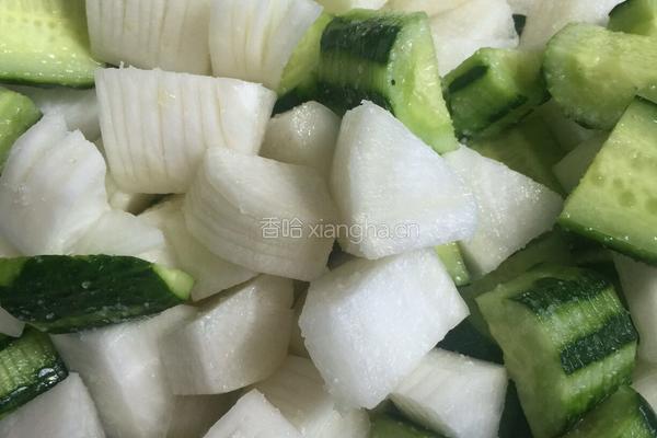 酸甜带辣萝卜黄瓜脆的做法图解3