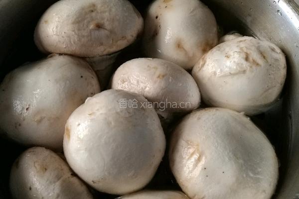 豌豆虾仁炒口蘑的做法图解2