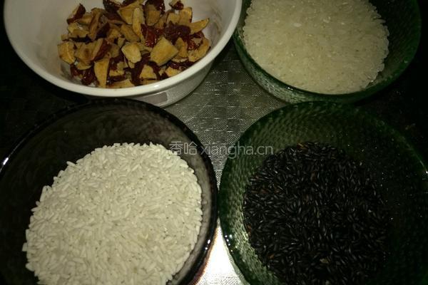 牛奶米粉枣糕的做法图解1