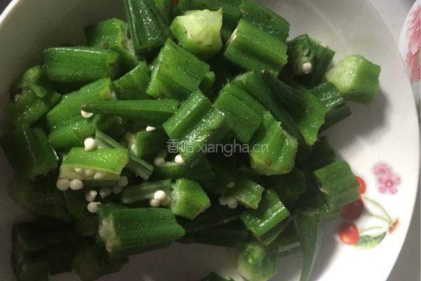 秋葵炒肉的做法图解1