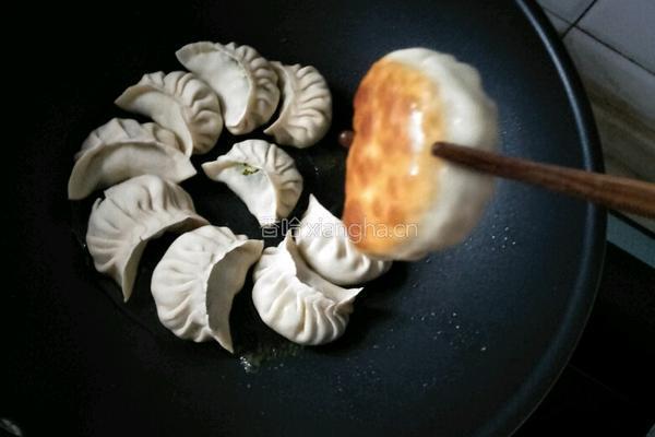 锅贴饺的做法图解13