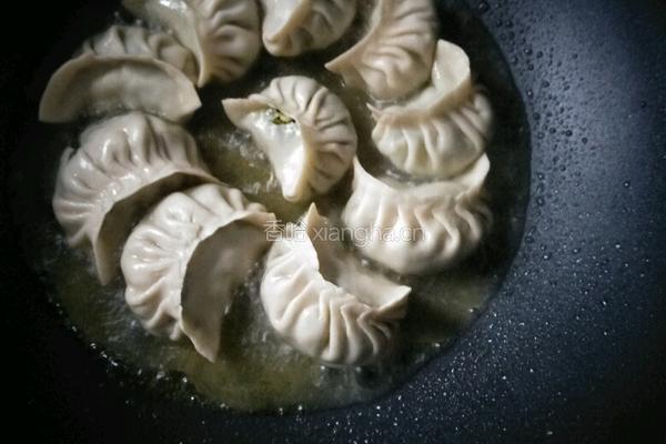锅贴饺的做法图解14