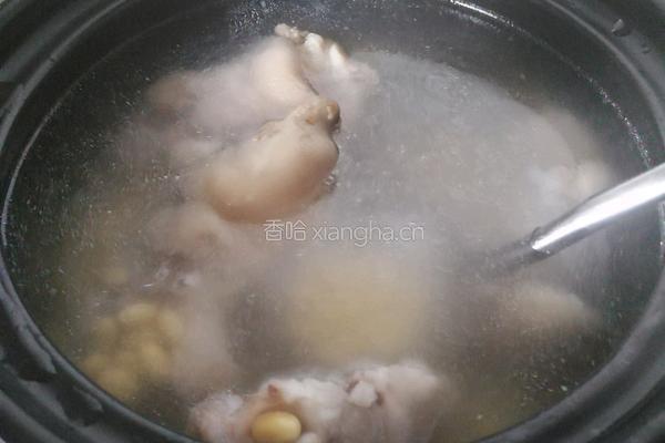 黄豆猪脚汤的做法图解4