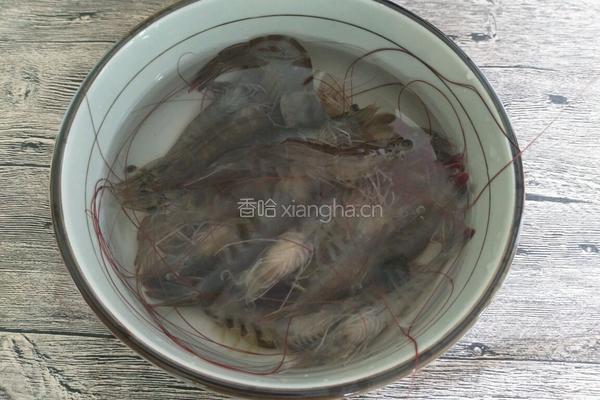 彩蔬炒虾仁的做法图解1