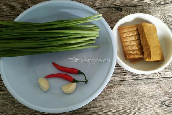韭菜炒香干的做法图解1
