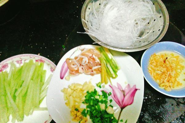 虾米节瓜粉丝煲的做法图解1
