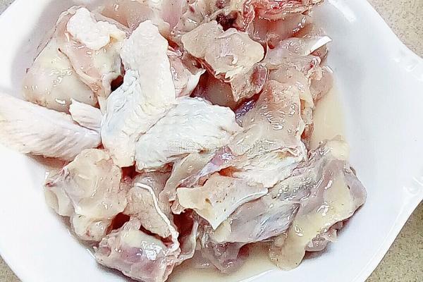 小鸡炖香菇的做法图解1