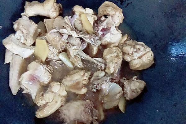 小鸡炖香菇的做法图解7