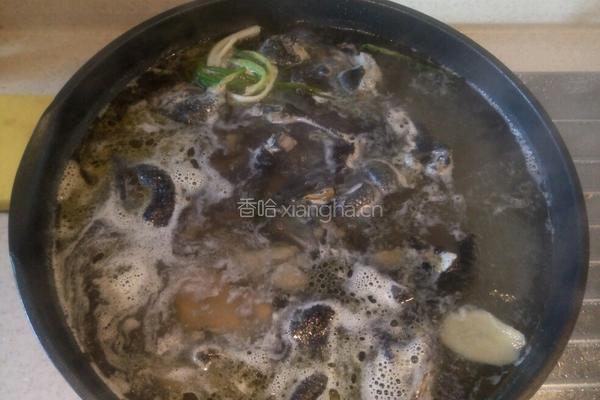 红枣海参炖乌鸡汤的做法图解1