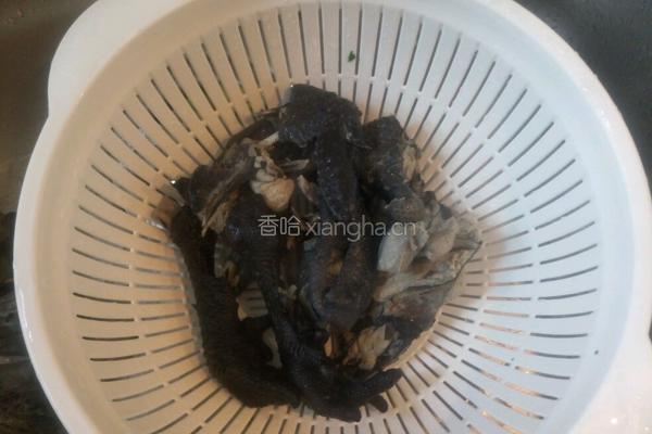 红枣海参炖乌鸡汤的做法图解2