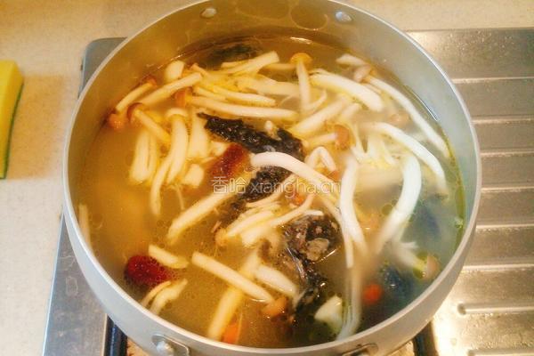 红枣海参炖乌鸡汤的做法图解3