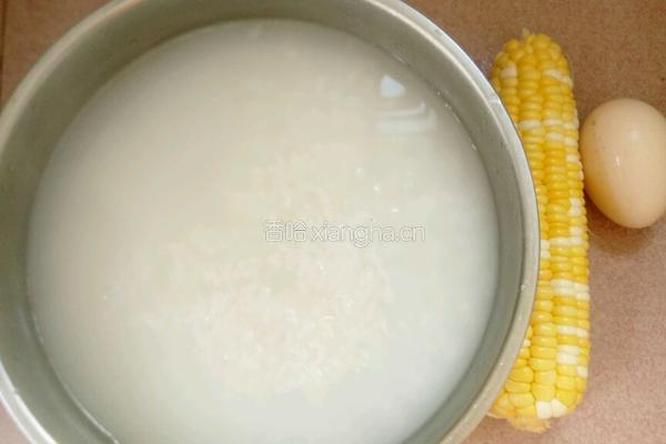 玉米蛋花粥的做法图解1