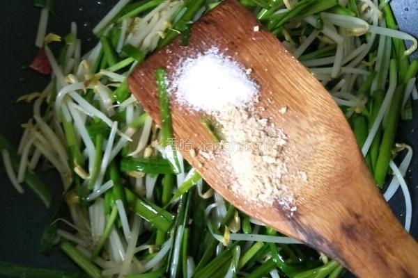 绿豆芽炒韭菜的做法图解8