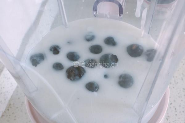 蓝莓炒酸奶的做法图解3
