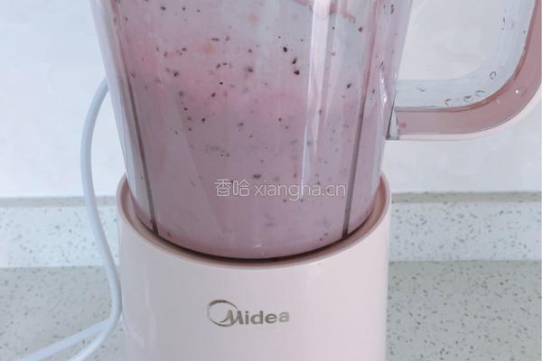 蓝莓炒酸奶的做法图解4
