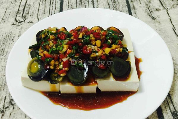 蒜蓉酱拌嫩豆腐皮蛋的做法图解7