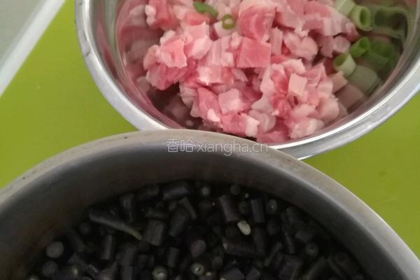 五花肉炒紫豇豆的做法图解4